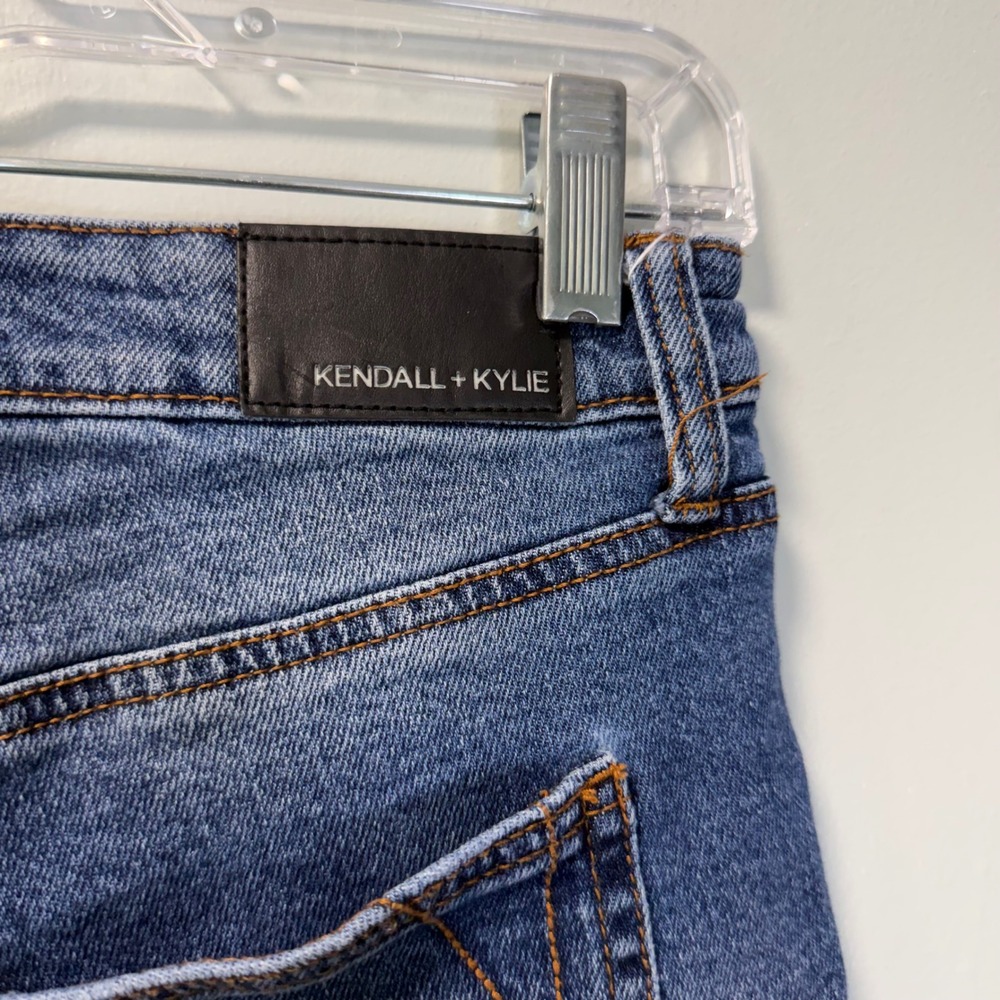 Kendall + Kylie The Icon Short Distressed Denim Cut Off Jean Shorts Size 3/26 - Picture 3 of 7